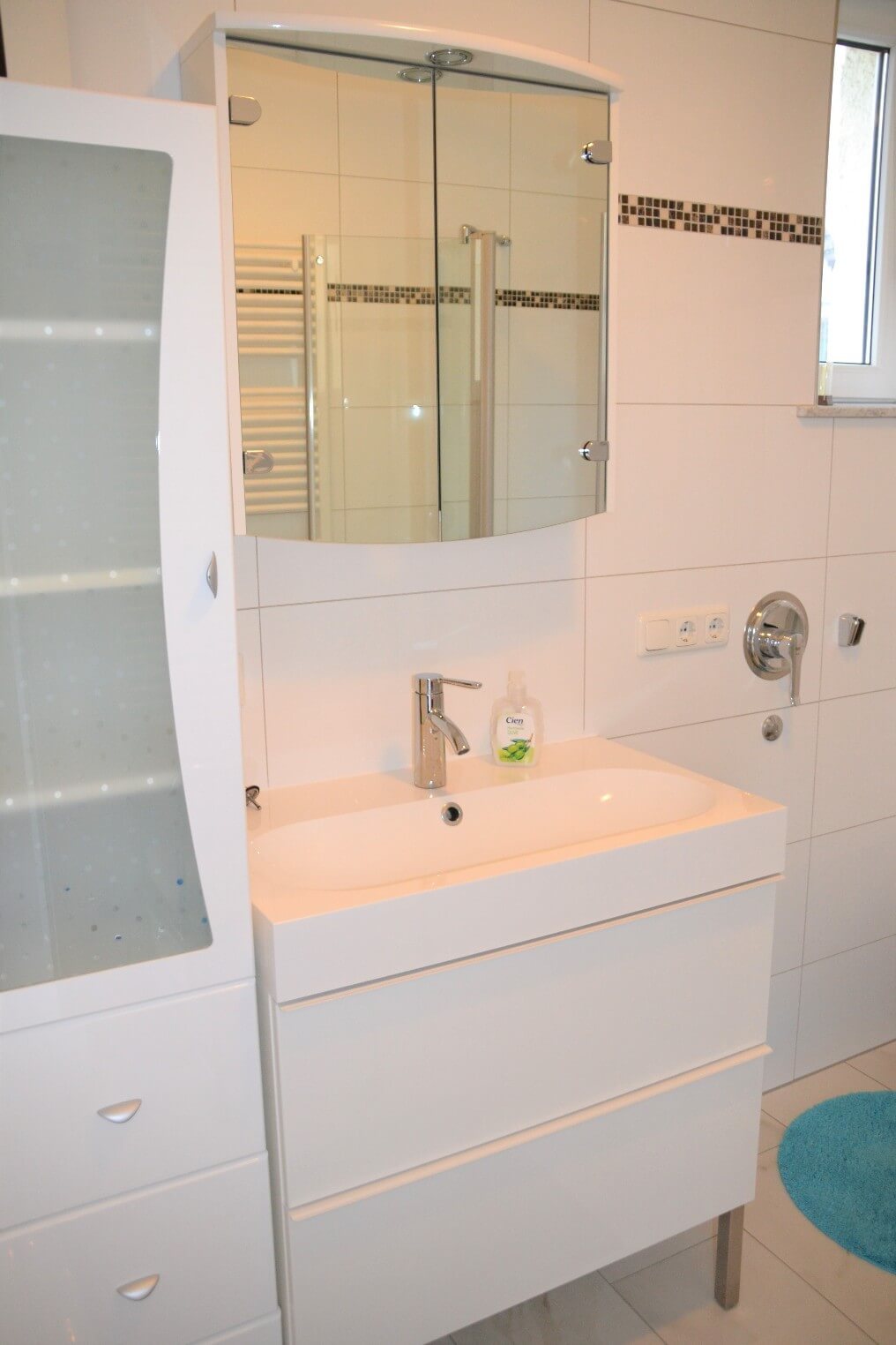 Bad Waschbecken Web.jpg