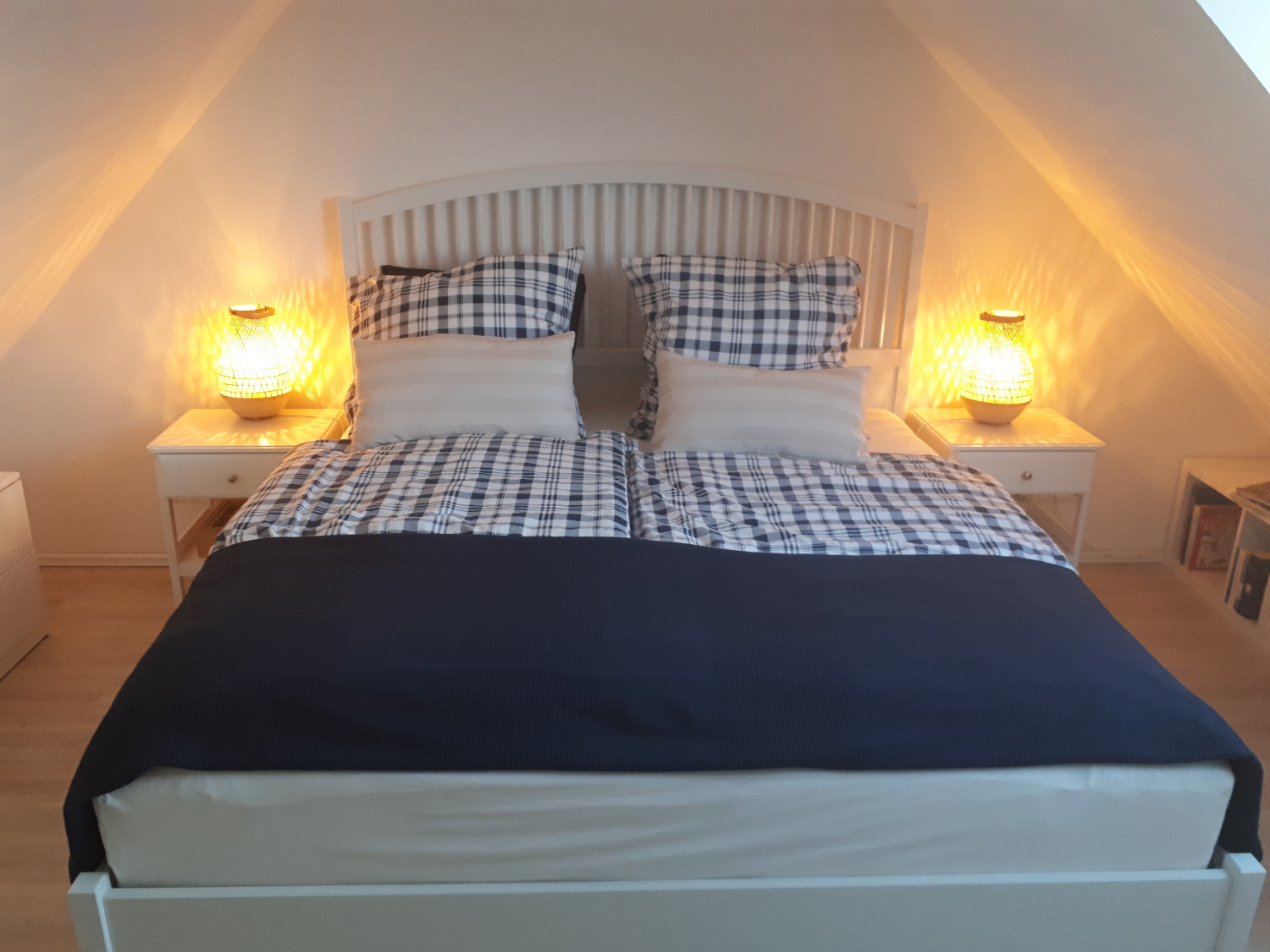 Doppelbett Fewo Jungfernstieg.jpg