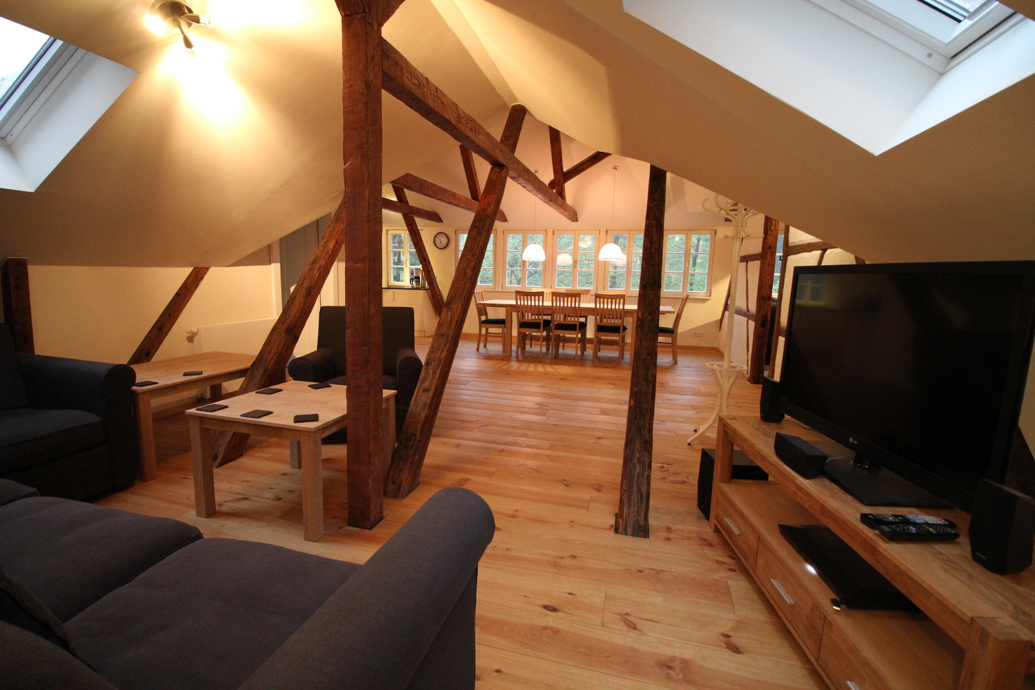 01 Wohnzimmer Überblick.jpg