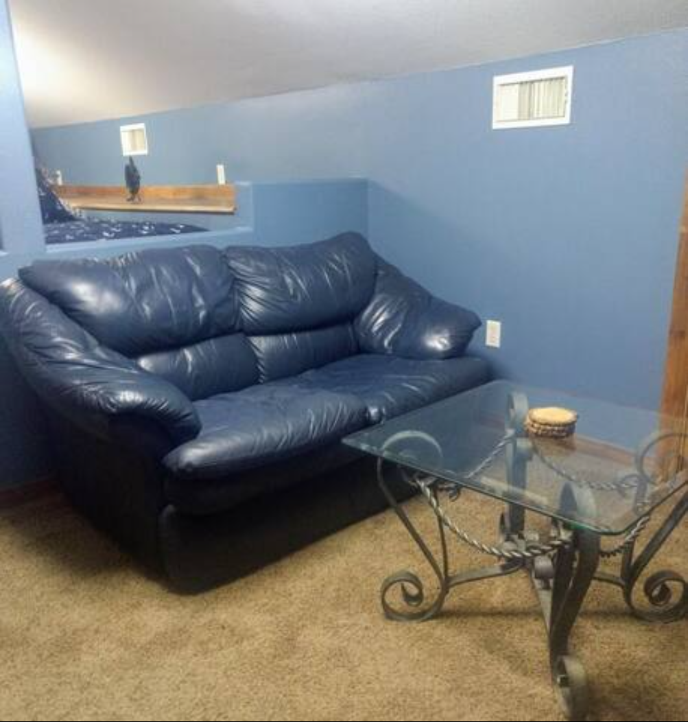 West Wing Sitting Area Upstairs.png