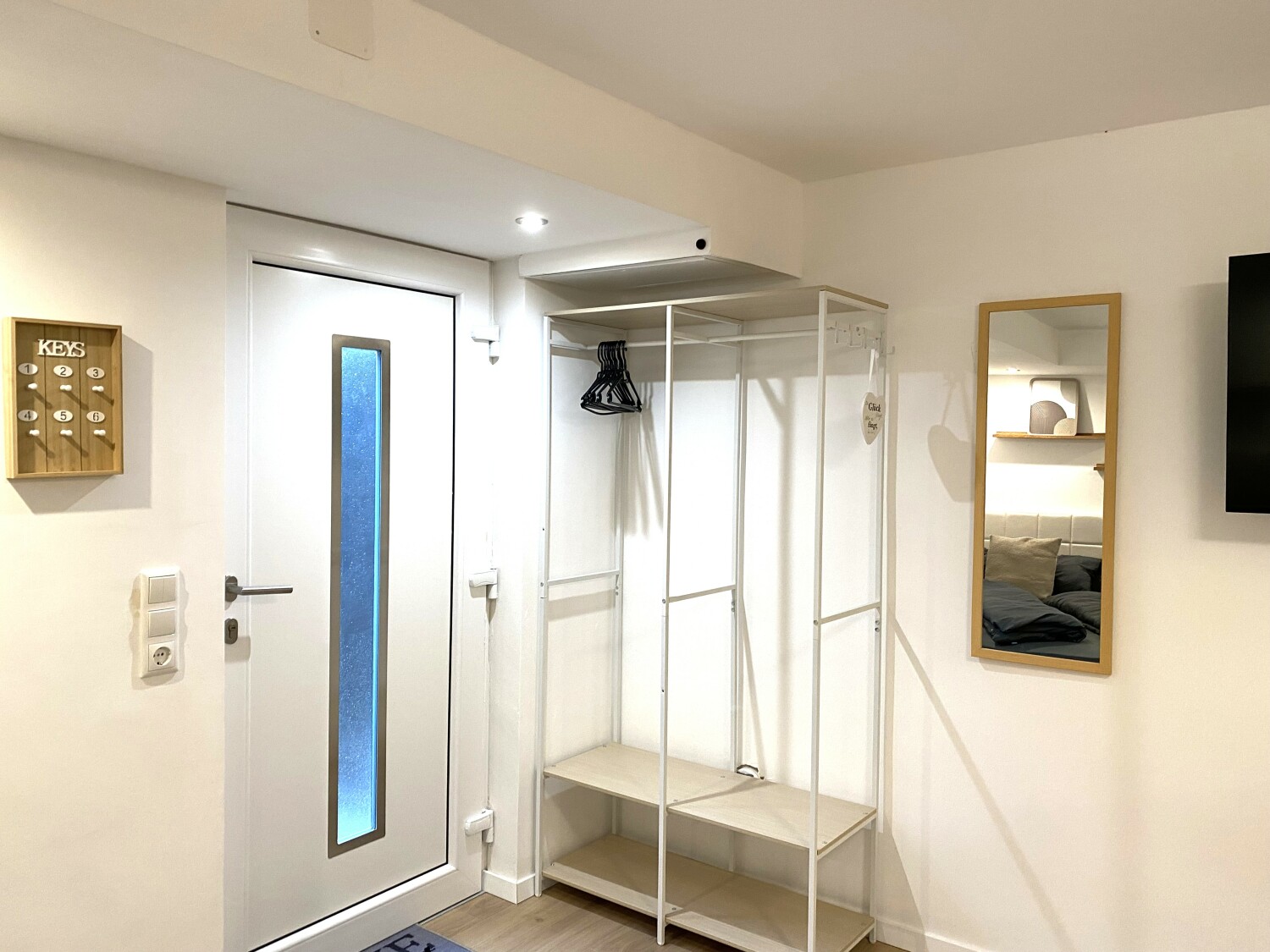 Eingang und Schrank Wohnung .jpg