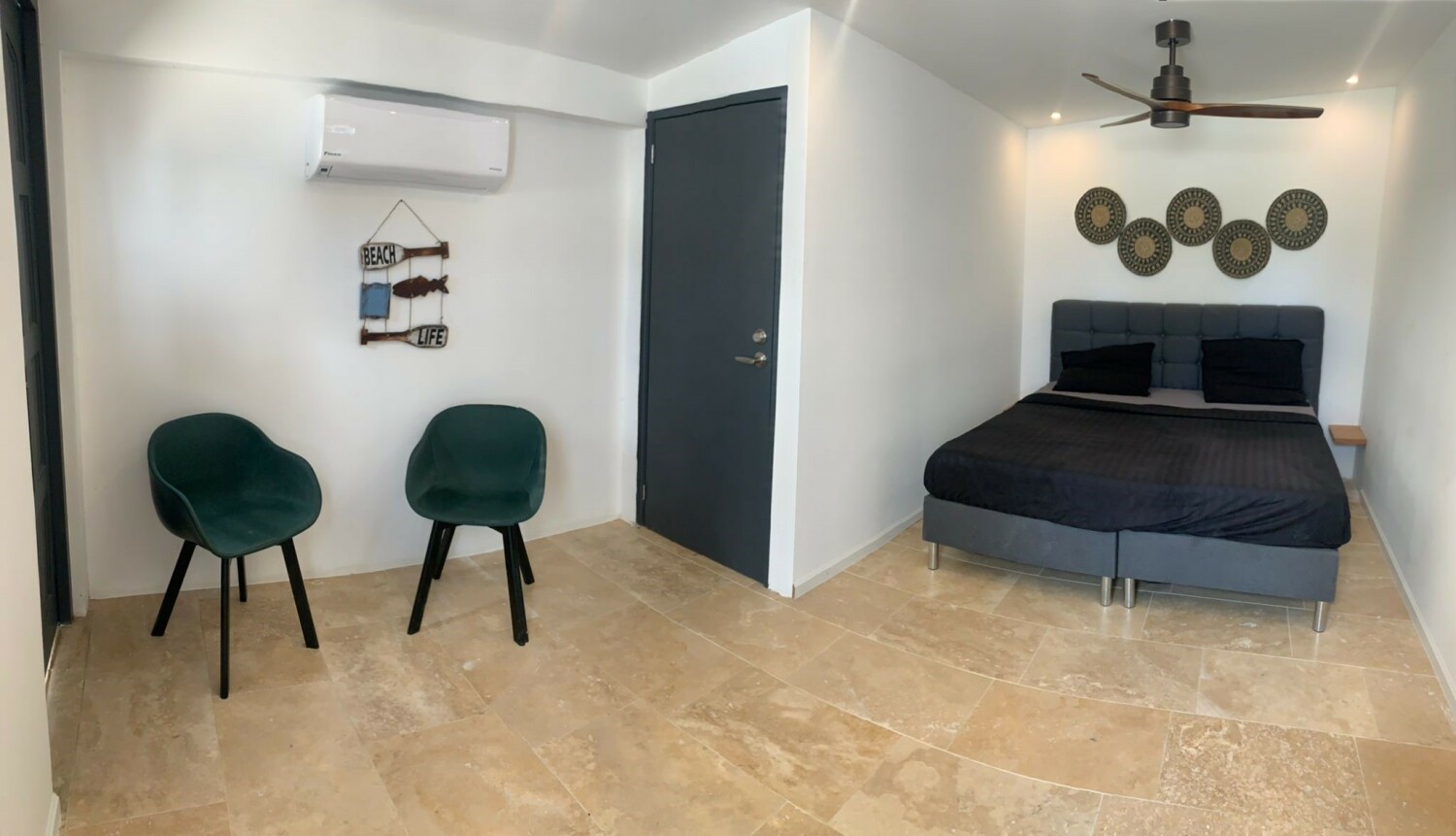 BG slaapkamer achterzijde bij tuin met gedeelde badkamer.jpg