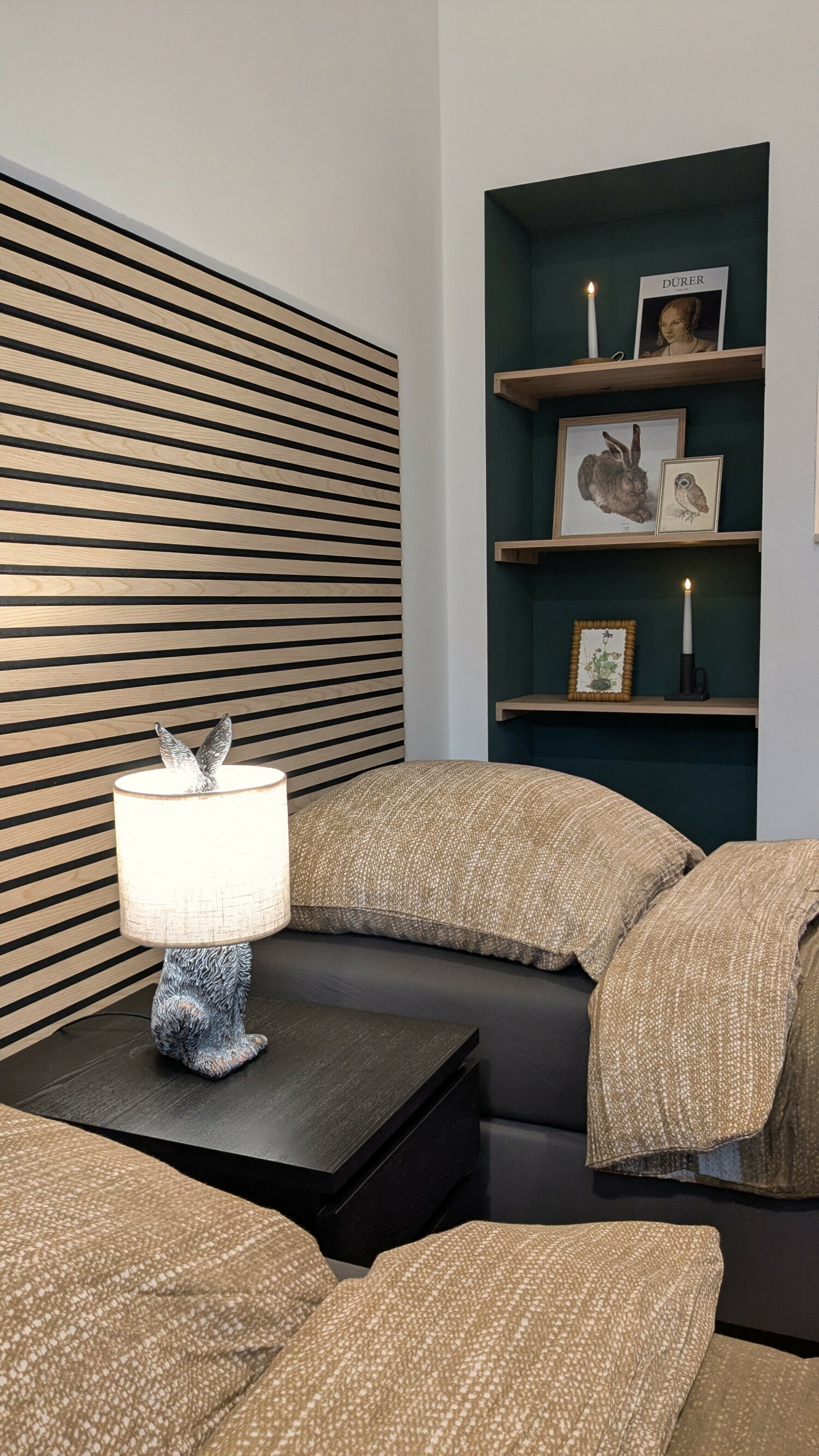 Betten+Wandnische dekoriert.jpg