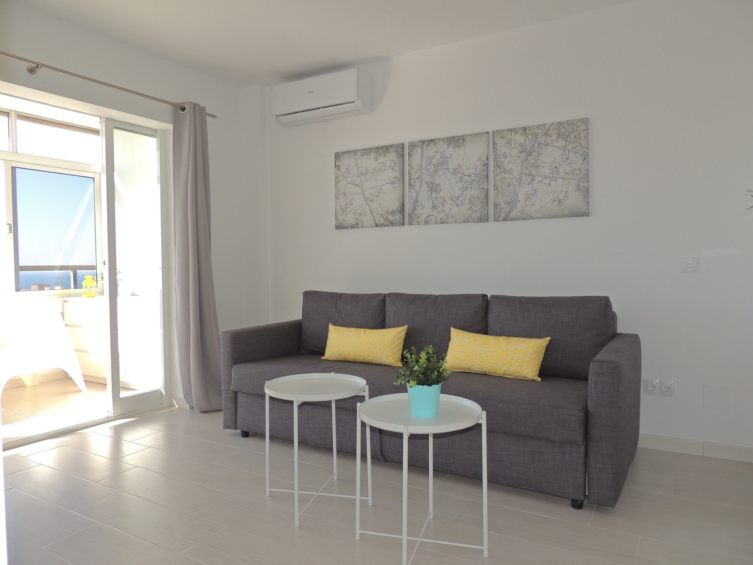 Living Room deco (4)R.jpg