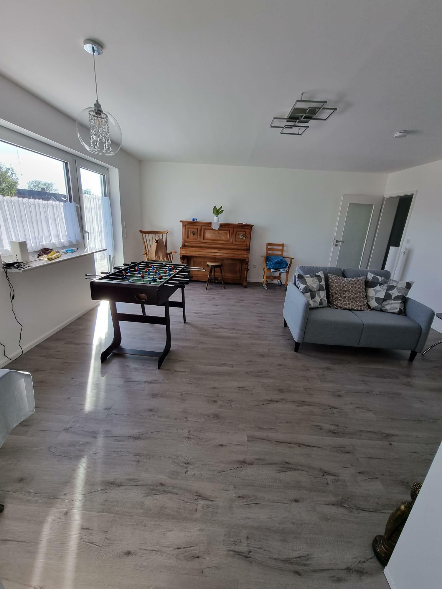 Wohnzimmer von Kueche aus.jpg