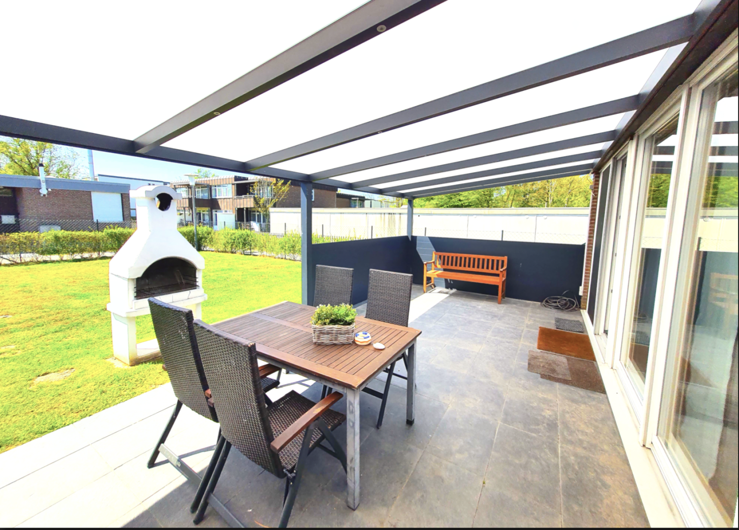 T 218 _ Aussen Terasse.png