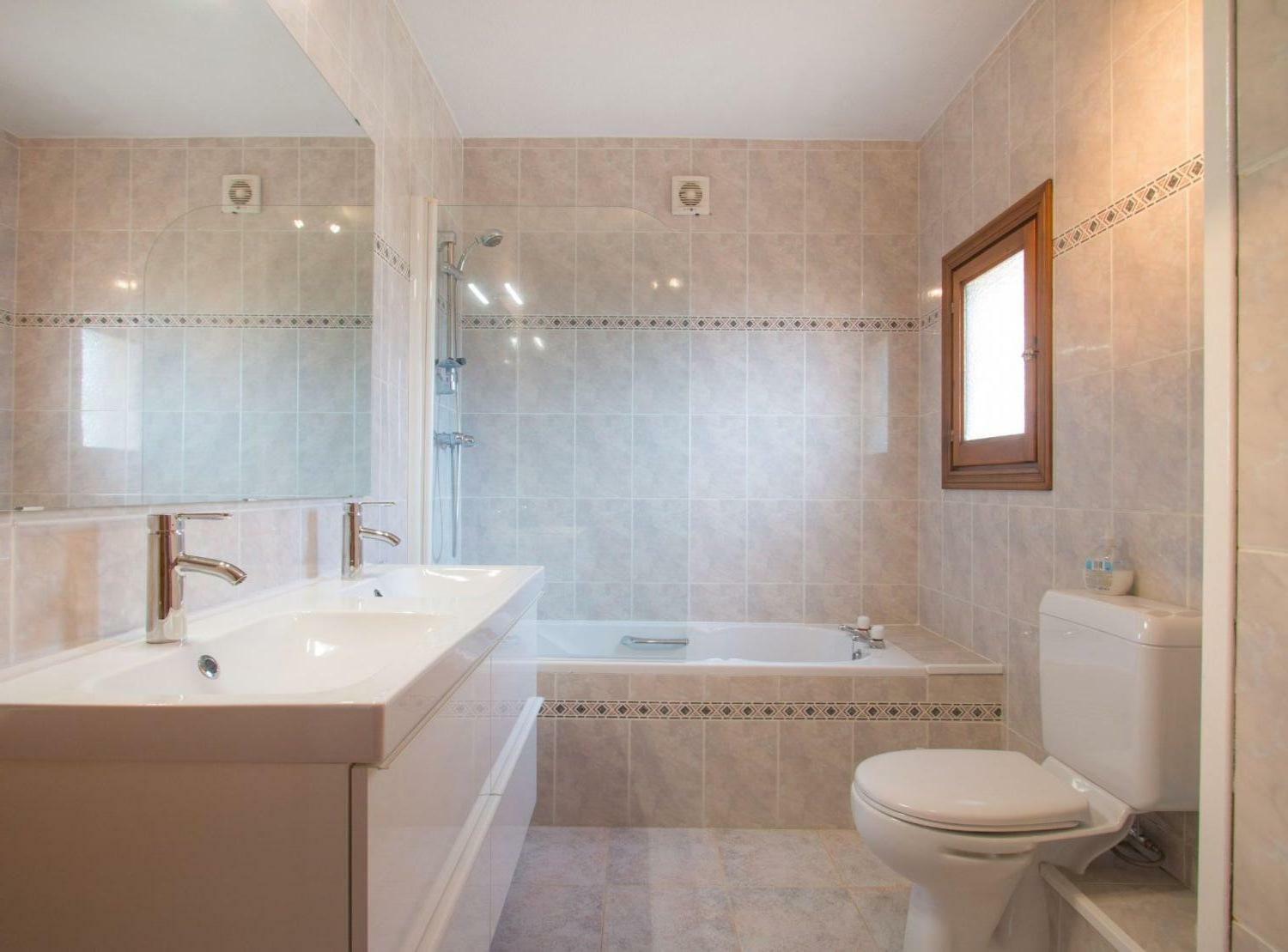 Rear apartment bathroom.jpg