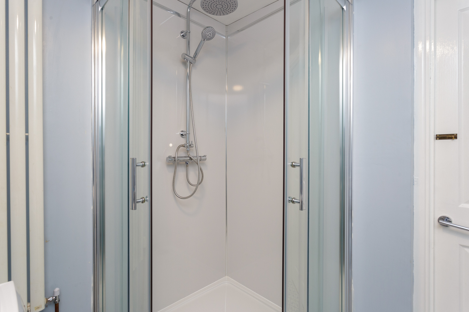 260SomersRd-Shower Room-00002.jpg