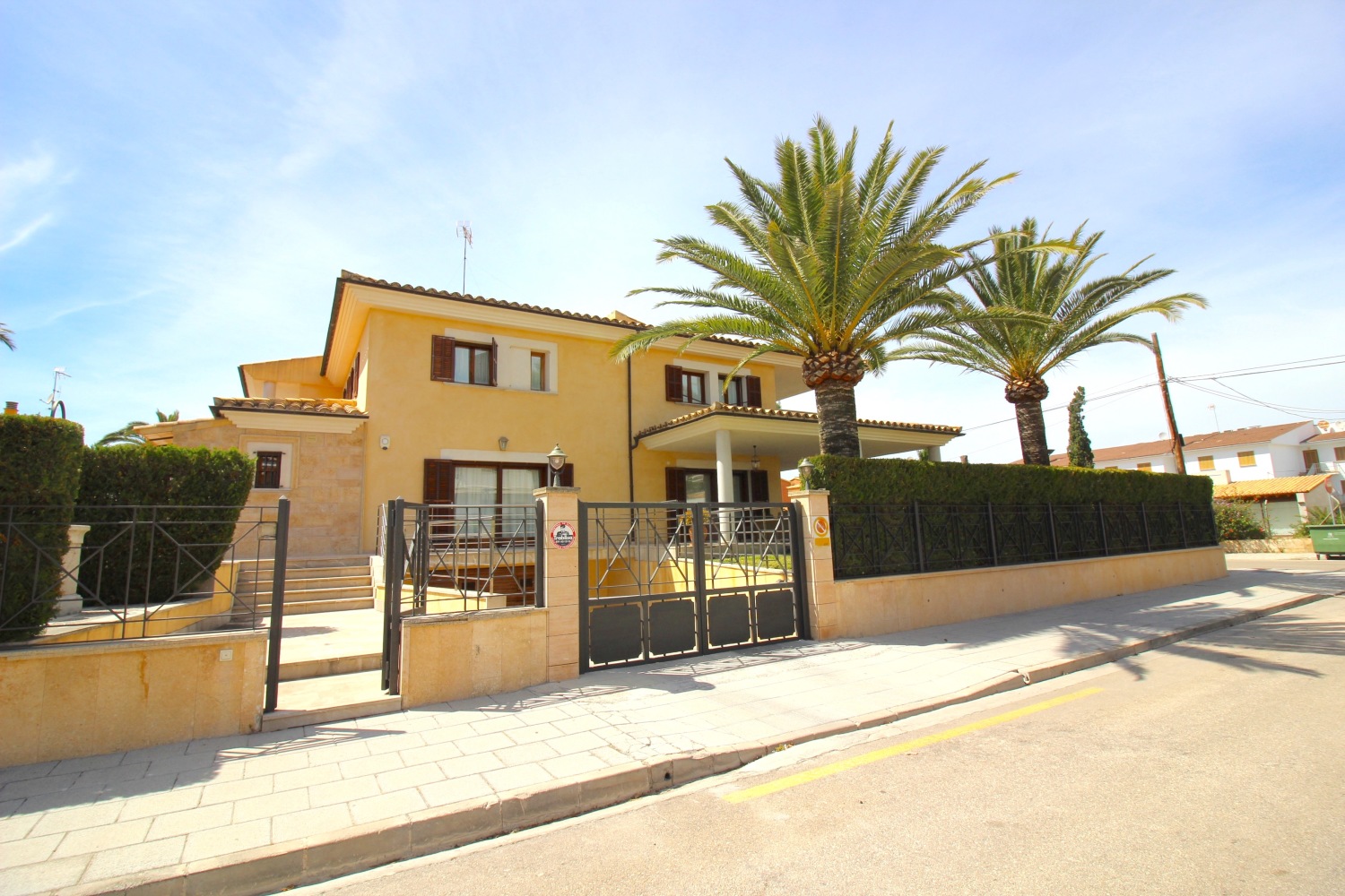 Entrance garage.jpeg