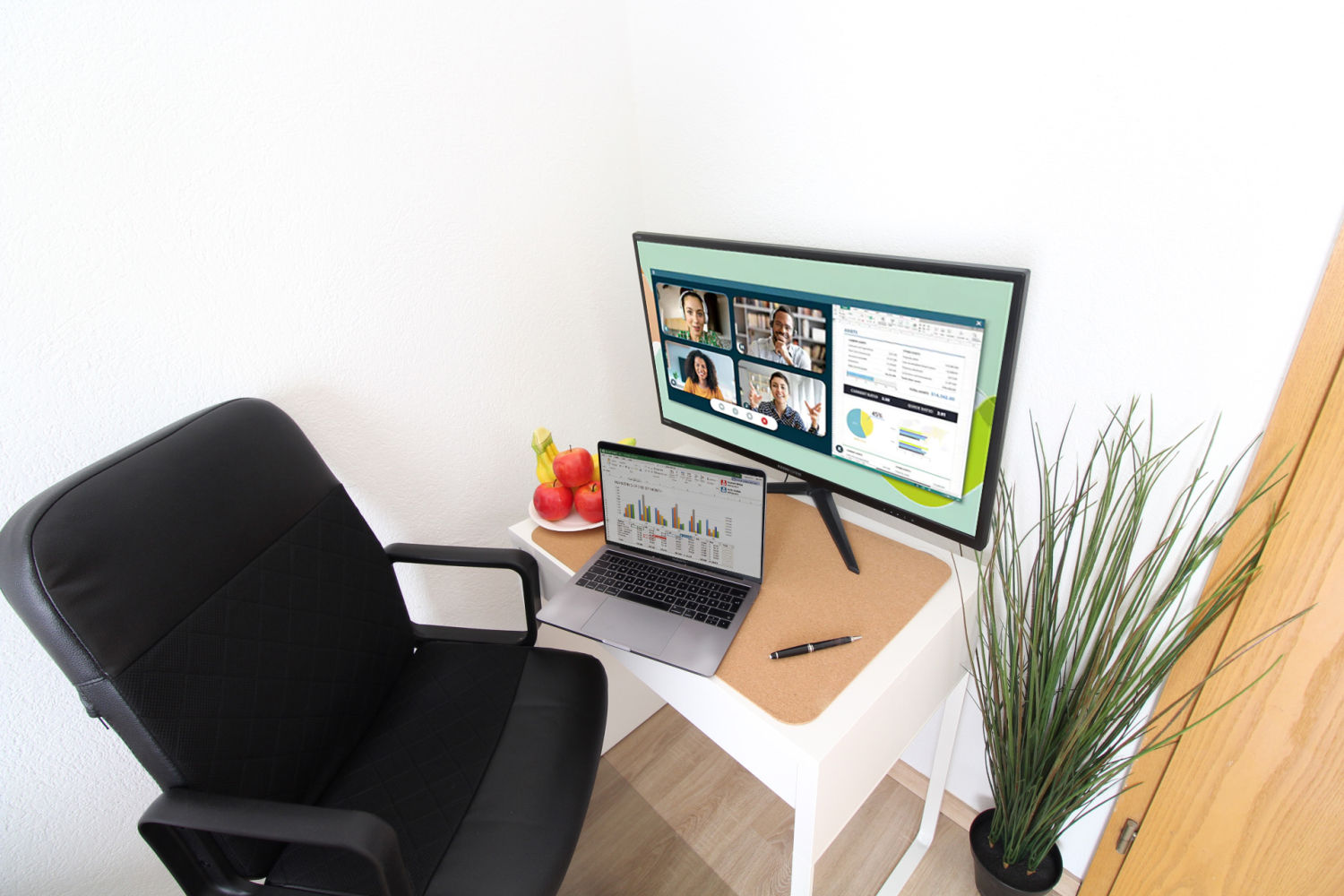 2022-04-02 - working desk with ultra wide monitor and wireless charger.jpg