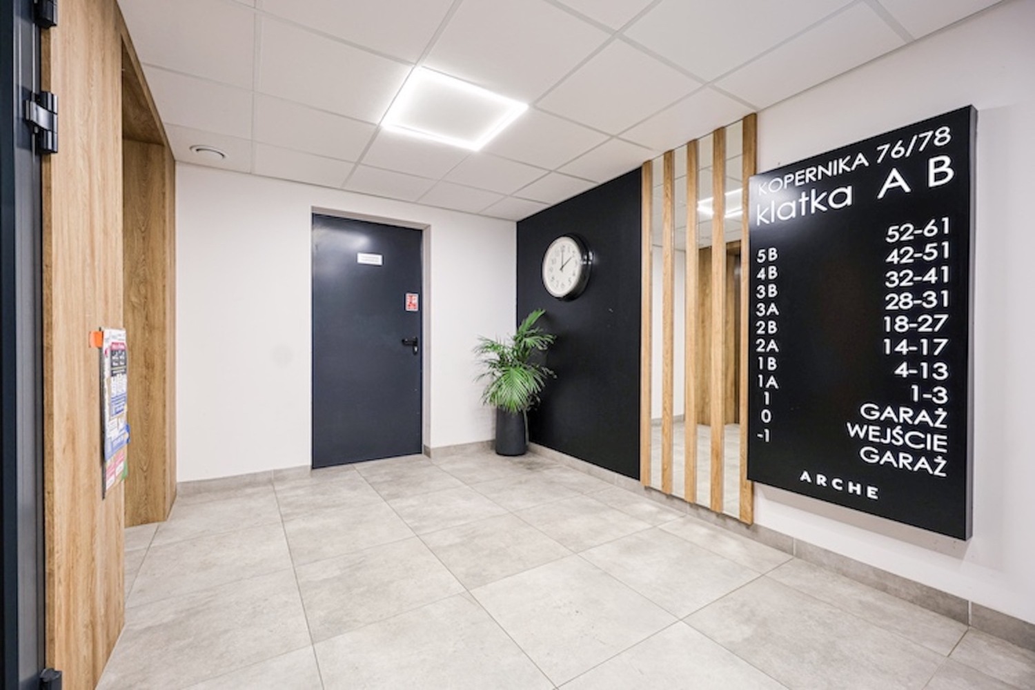 klatka wejsciowa budynek kopernika centrum Łódź.jpg