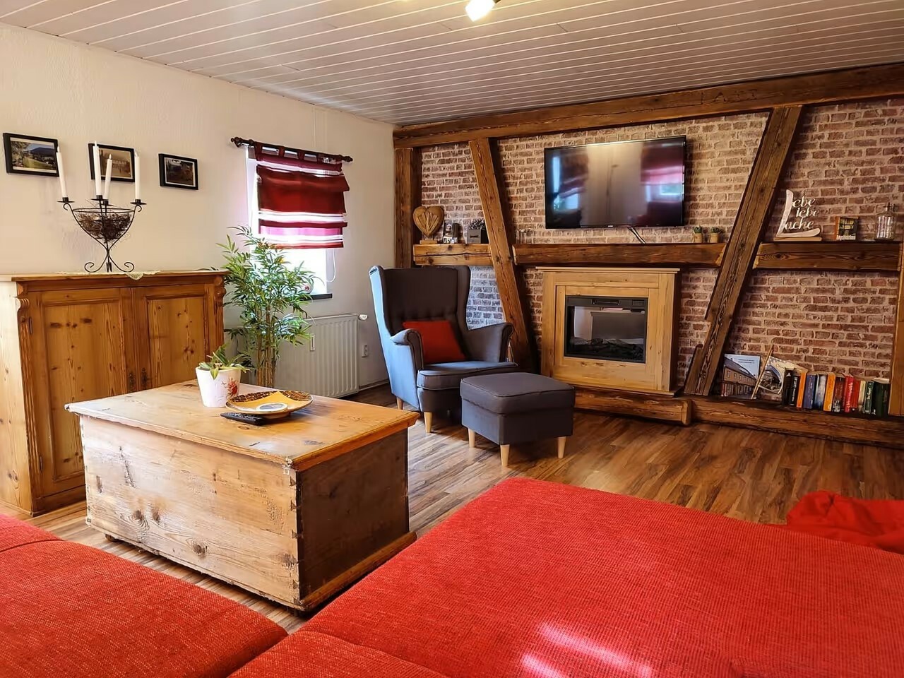 Ferienwohnung Marie Wohnzimmer Grossschoenau.jpg