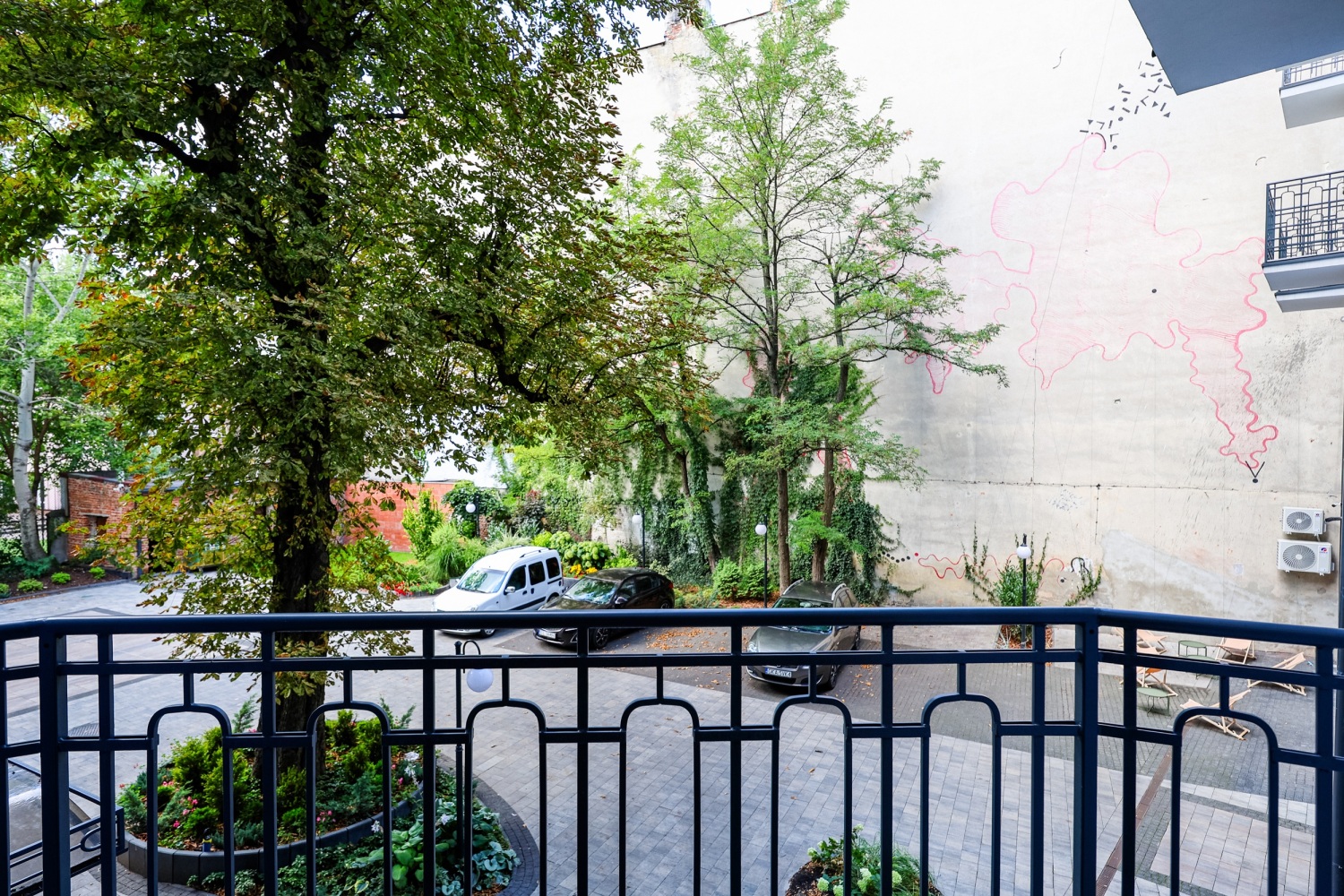 widok z balkonu patio.jpg