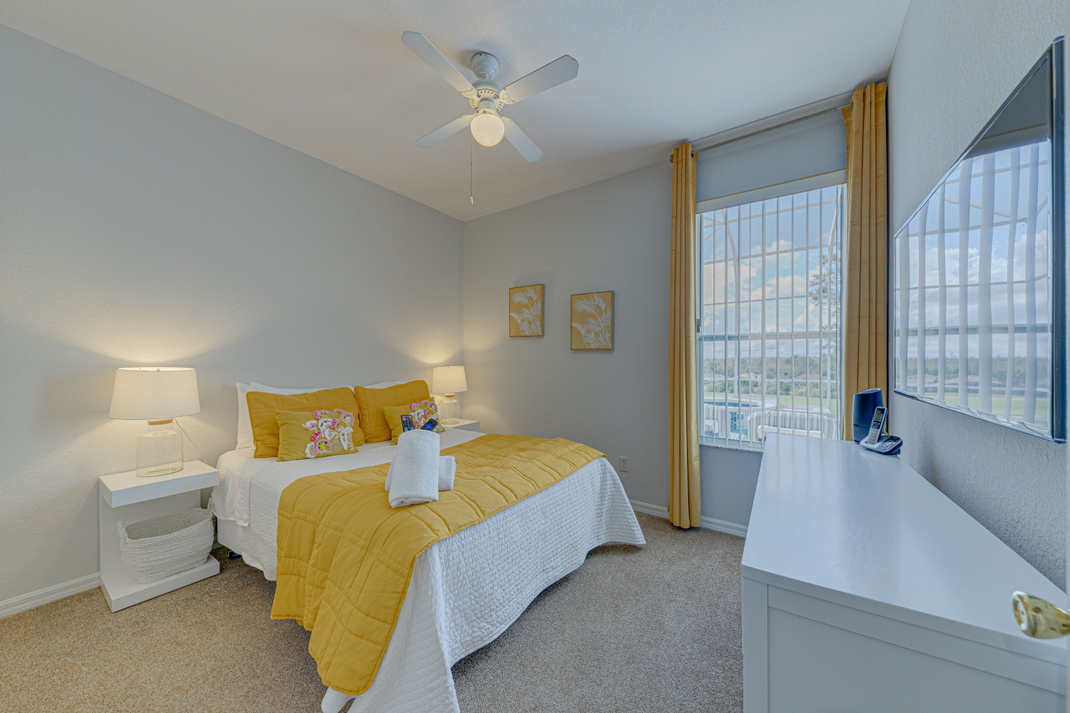 27-Downstairs Queen.jpg