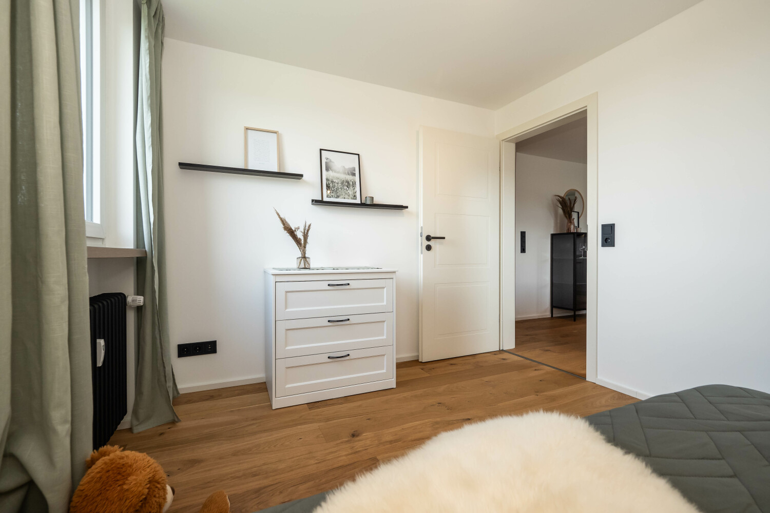 Schlafzimmer 3 (1).jpg