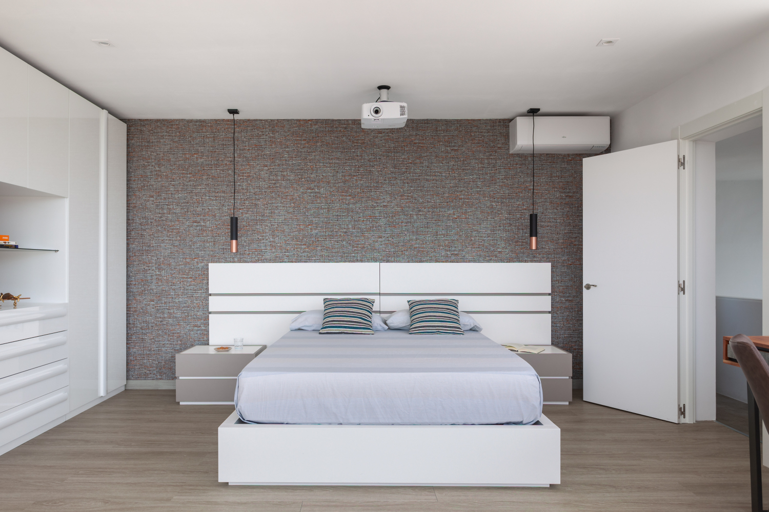 Toni Coll - Castelldefels - Av 342 2 - L - 02.jpg