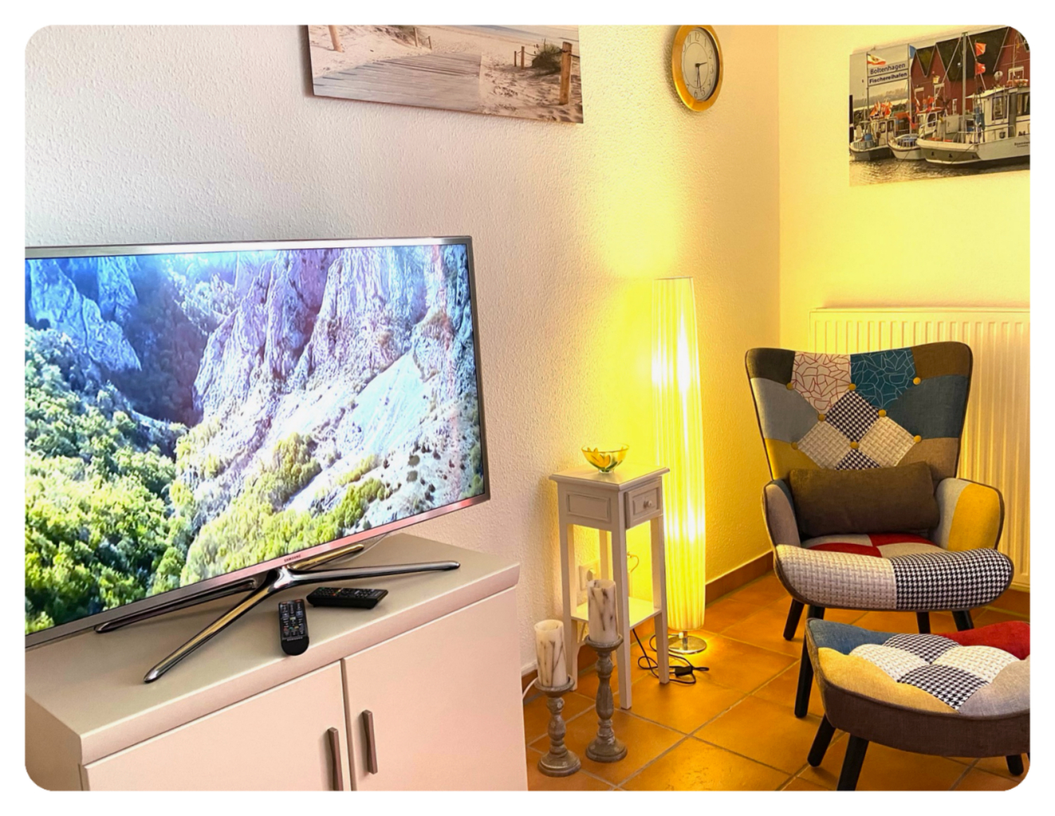 B7 Wohnen_Sessel_TV.jpg