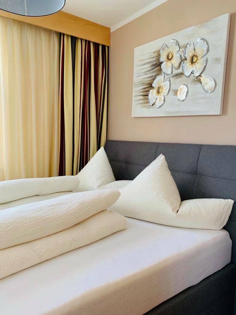 Schlafzimmer unten zweites.jpg