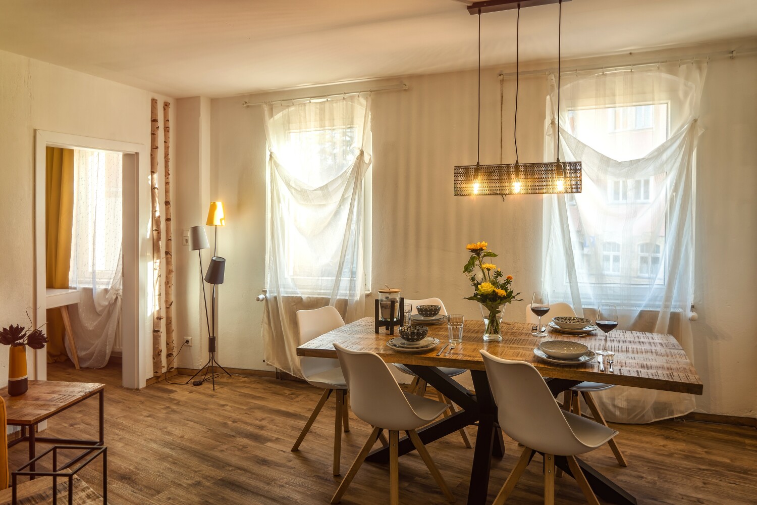 Wohnzimmer Esstisch.jpg