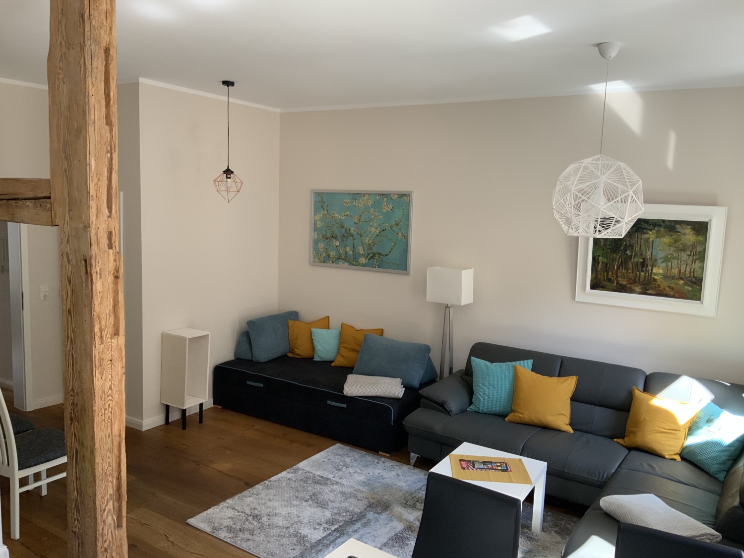 Schlafsofa ausziehbar und Zusatzbett links.jpg