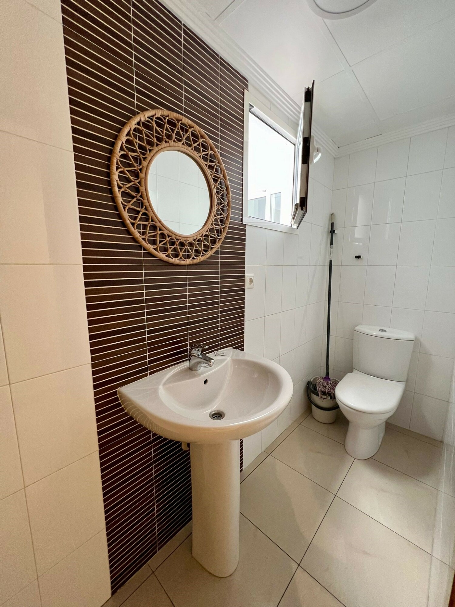 pic ivo bathroom 2.jpg