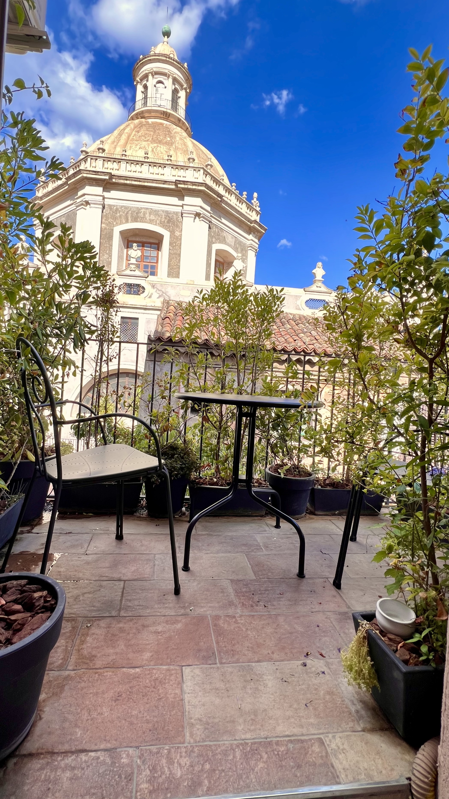 Foto verticale Terrazzino (con tavolo).jpg