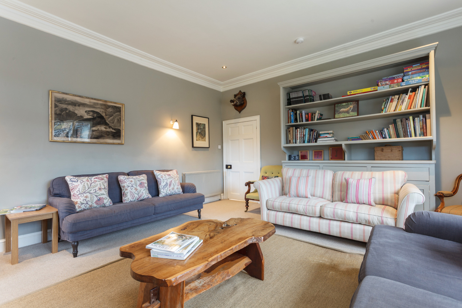 Gate House Lounge Area.JPG