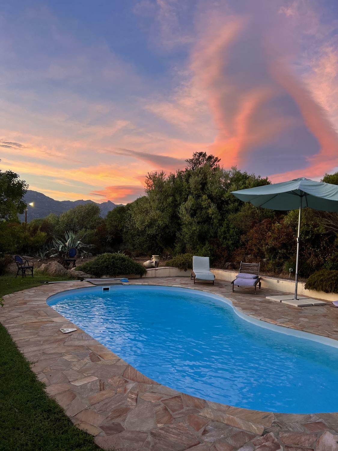 Piscine coucher soleil.jpeg