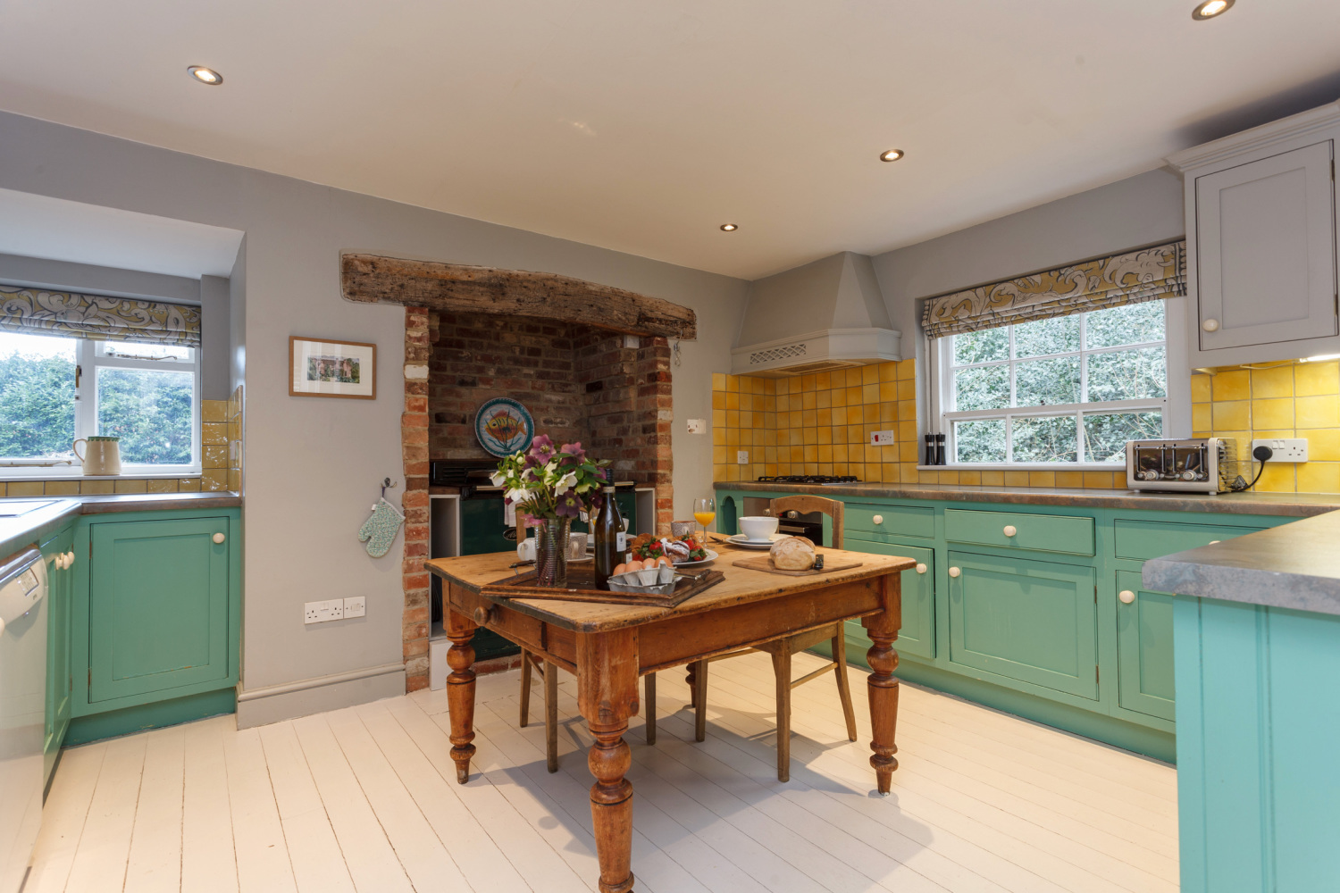 Gate House Ktichen.JPG