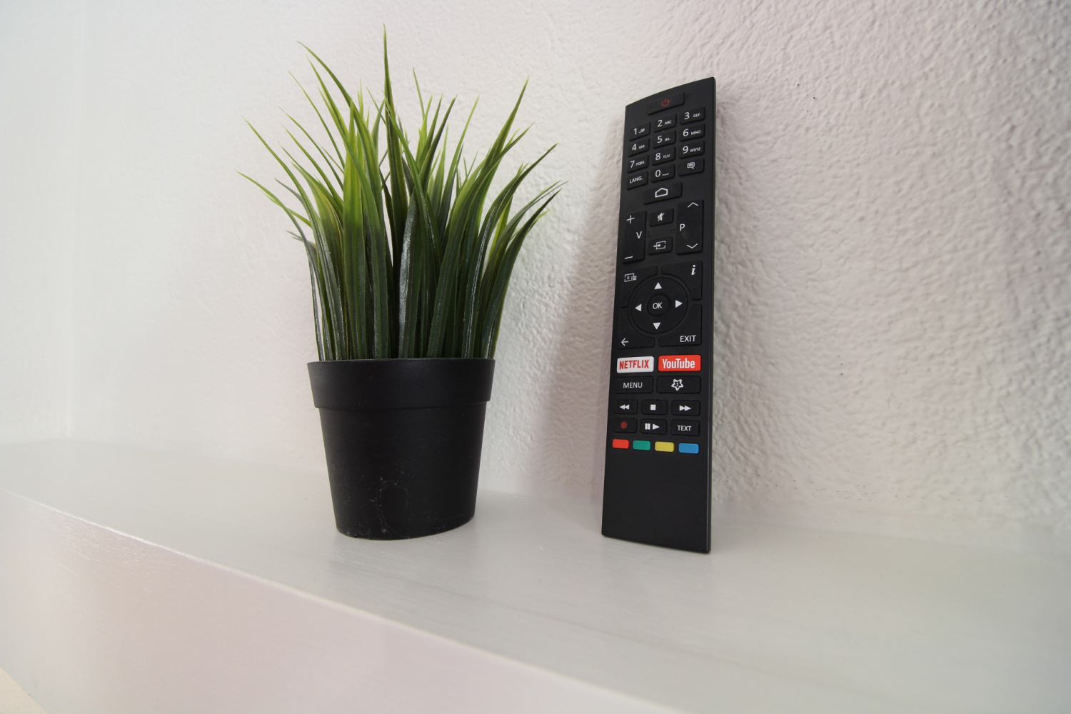 2023-06-25 - remote control w netflix etc-a_b.jpg