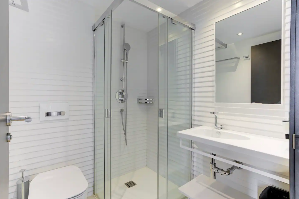 white suite ensuite.png