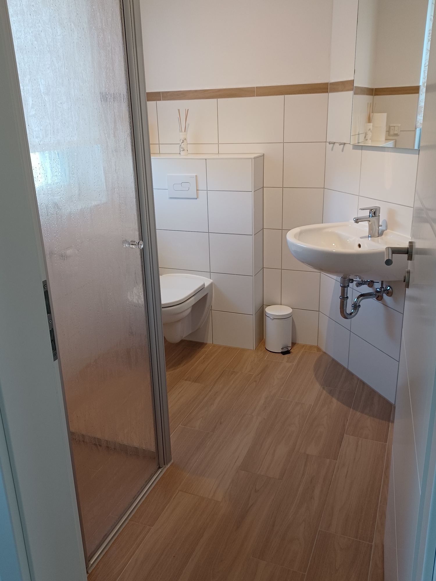 20_Bad 3 en Suite im EG mit Dusche und WC.jpg