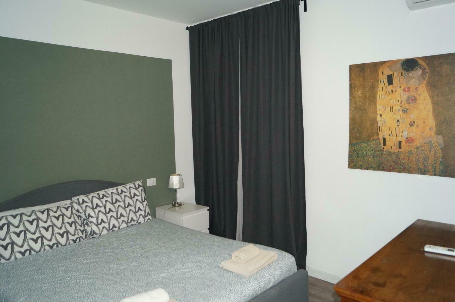 NAVIGLI DARSENA - CAMERA 14.JPG