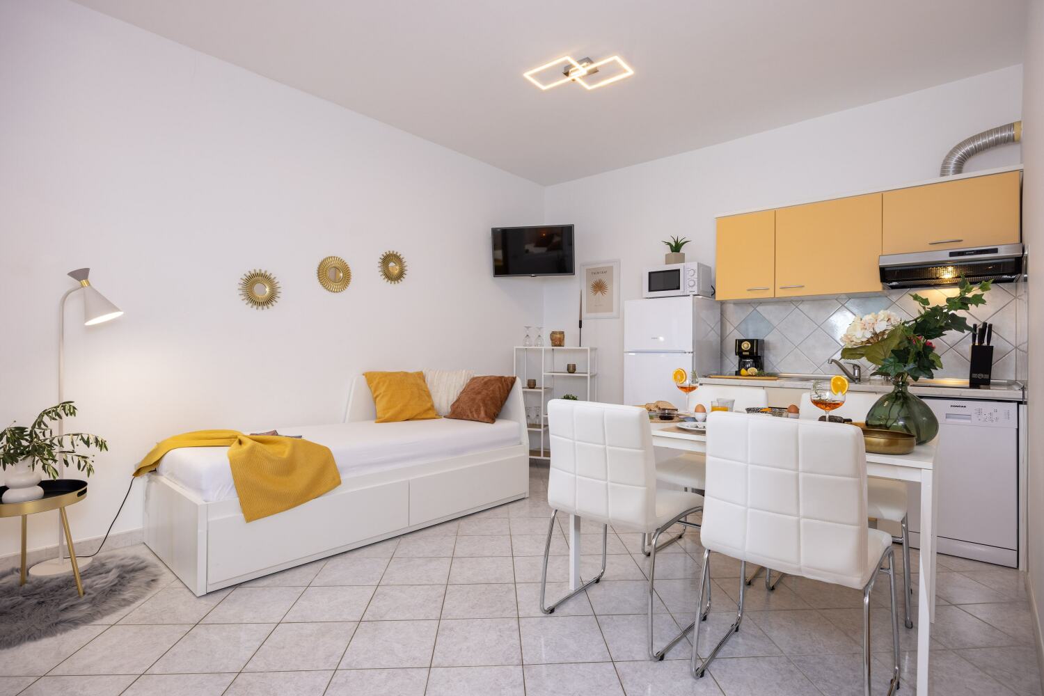 2_a22_interior3 - tiny800kb.jpg