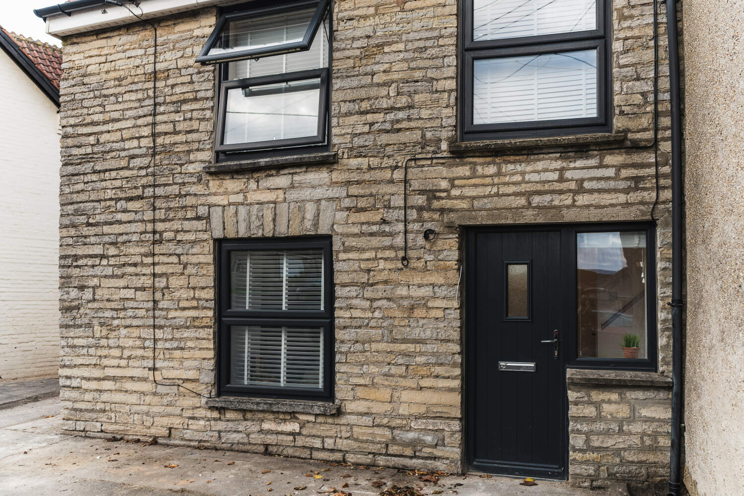 1 Wych Cottage - Exterior 1.jpg