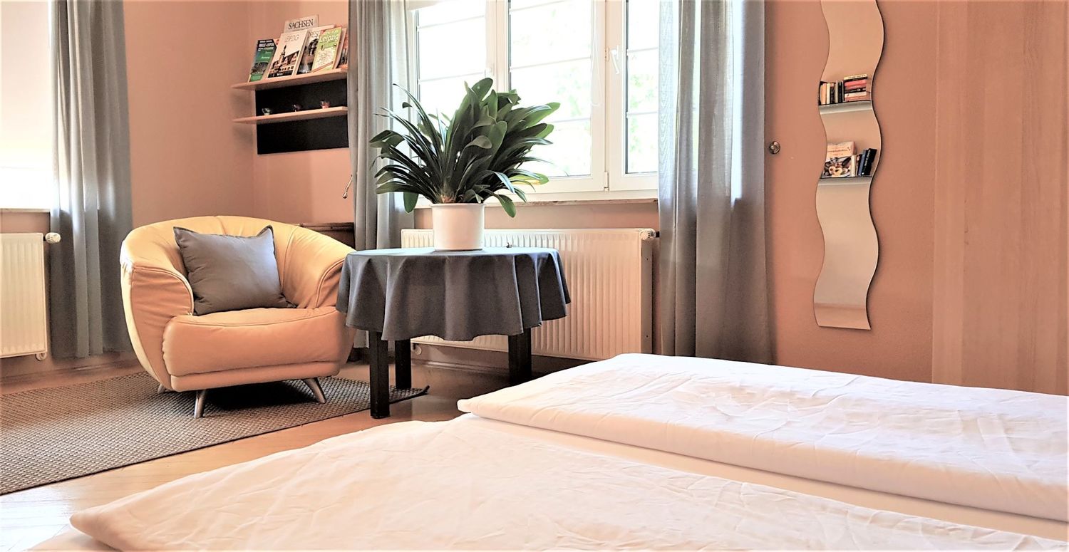 Schlafzimmer 1_Sitzgruppe.jpg