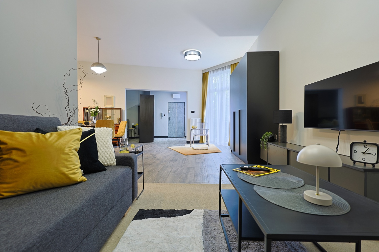 przestronny aPARTAMENT przy manufakturze parking.jpg