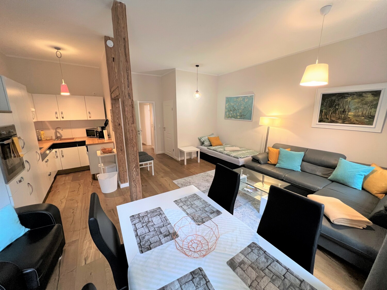 FW4 WZ 6.Einzelbett.JPG