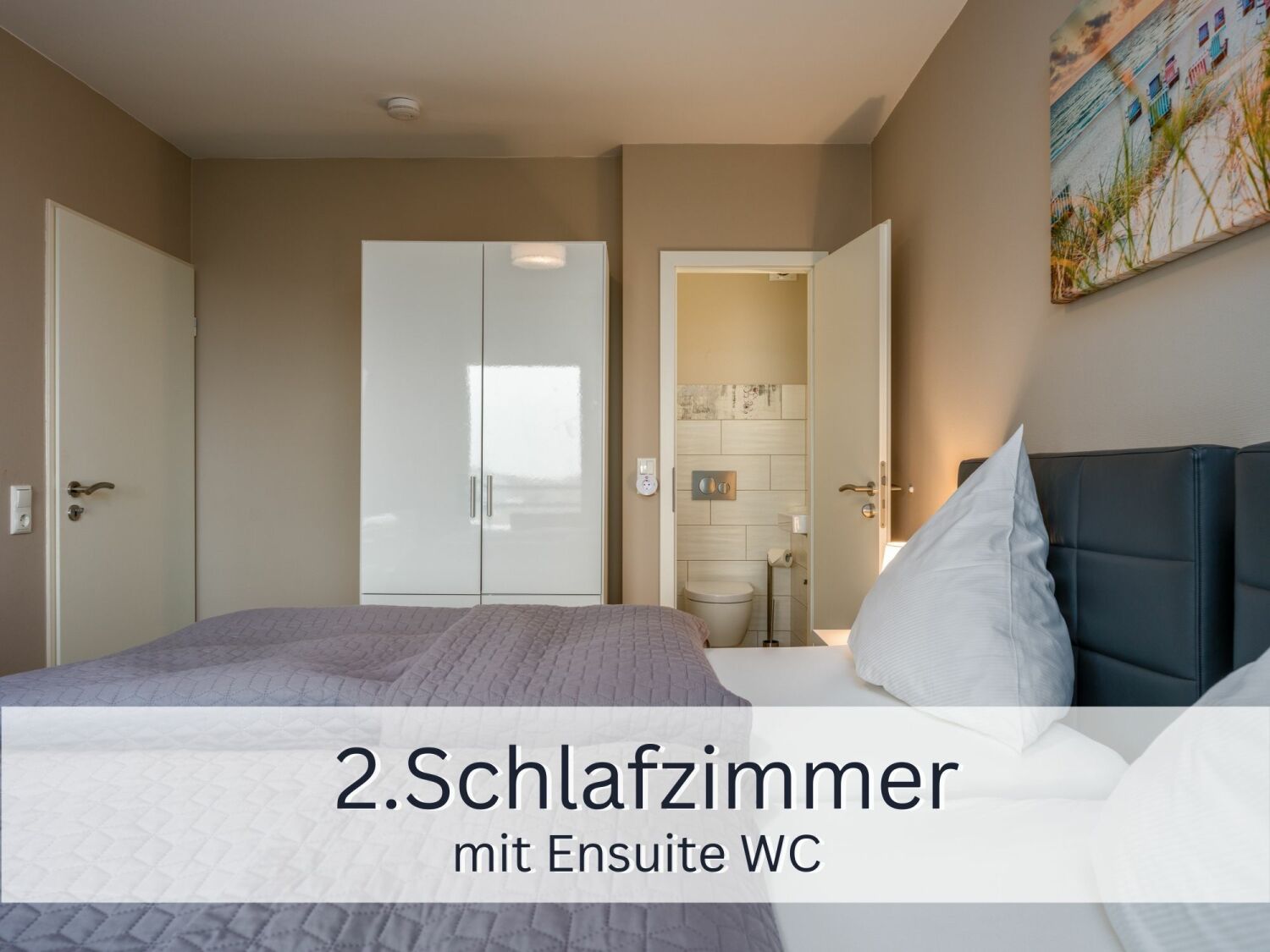 Westerland-Skriin Mö_Schlafzimmer mit Ensuite.jpg