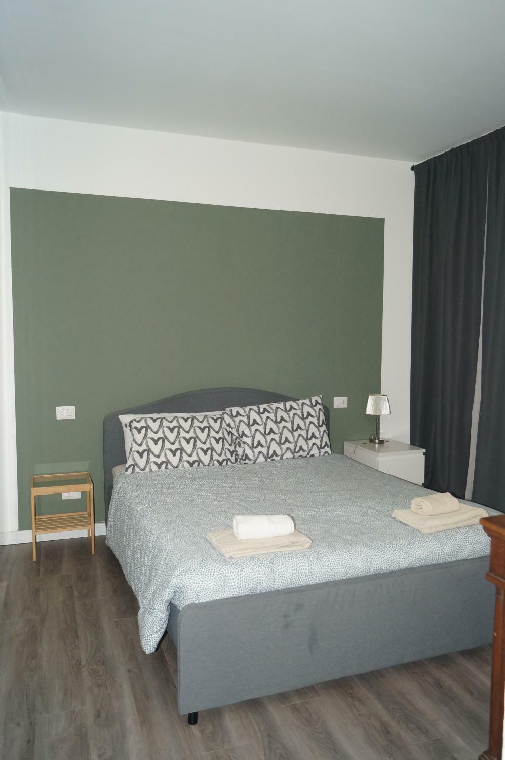 NAVIGLI DARSENA - CAMERA 1.JPG