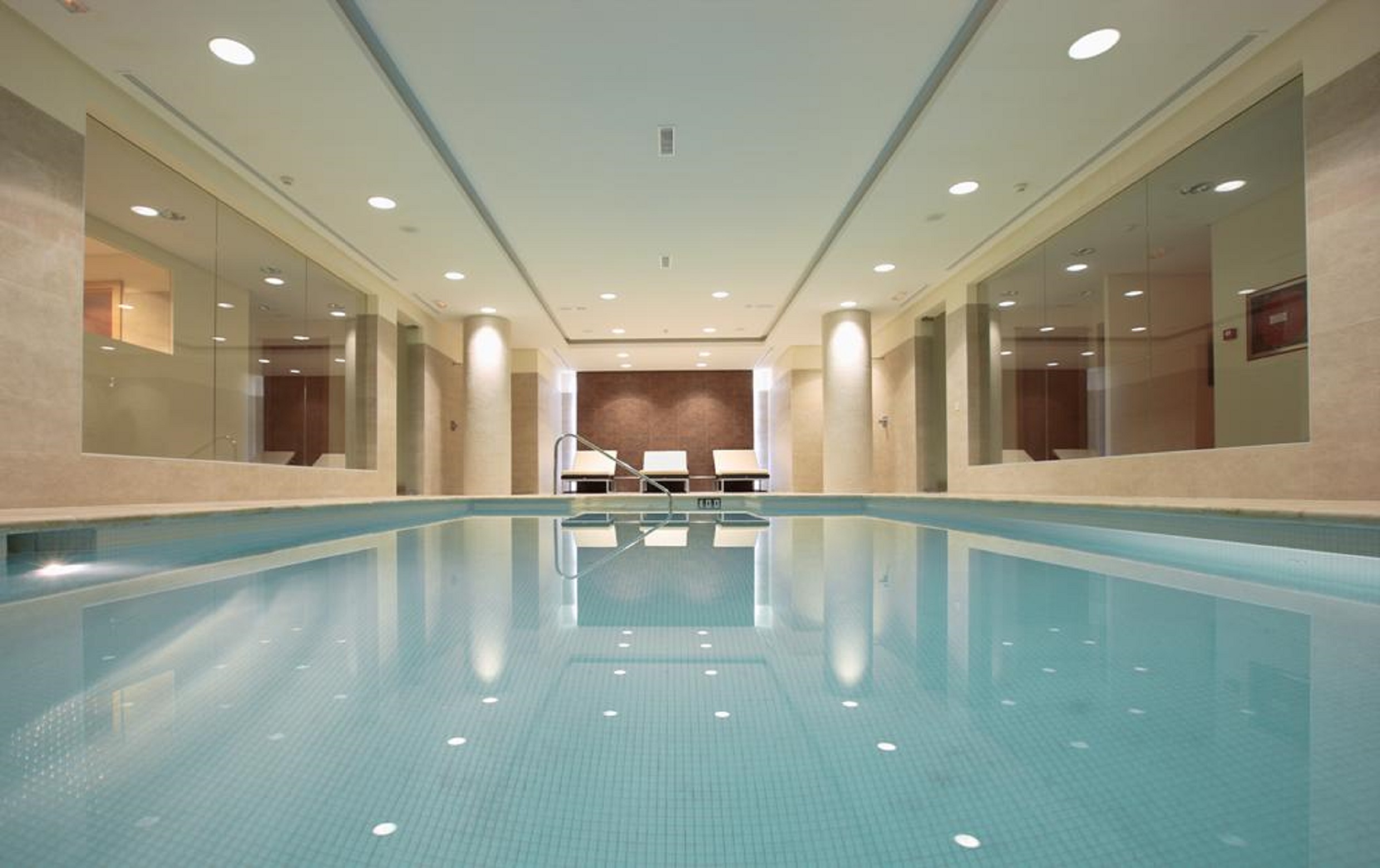Indoorpool 1.jpg