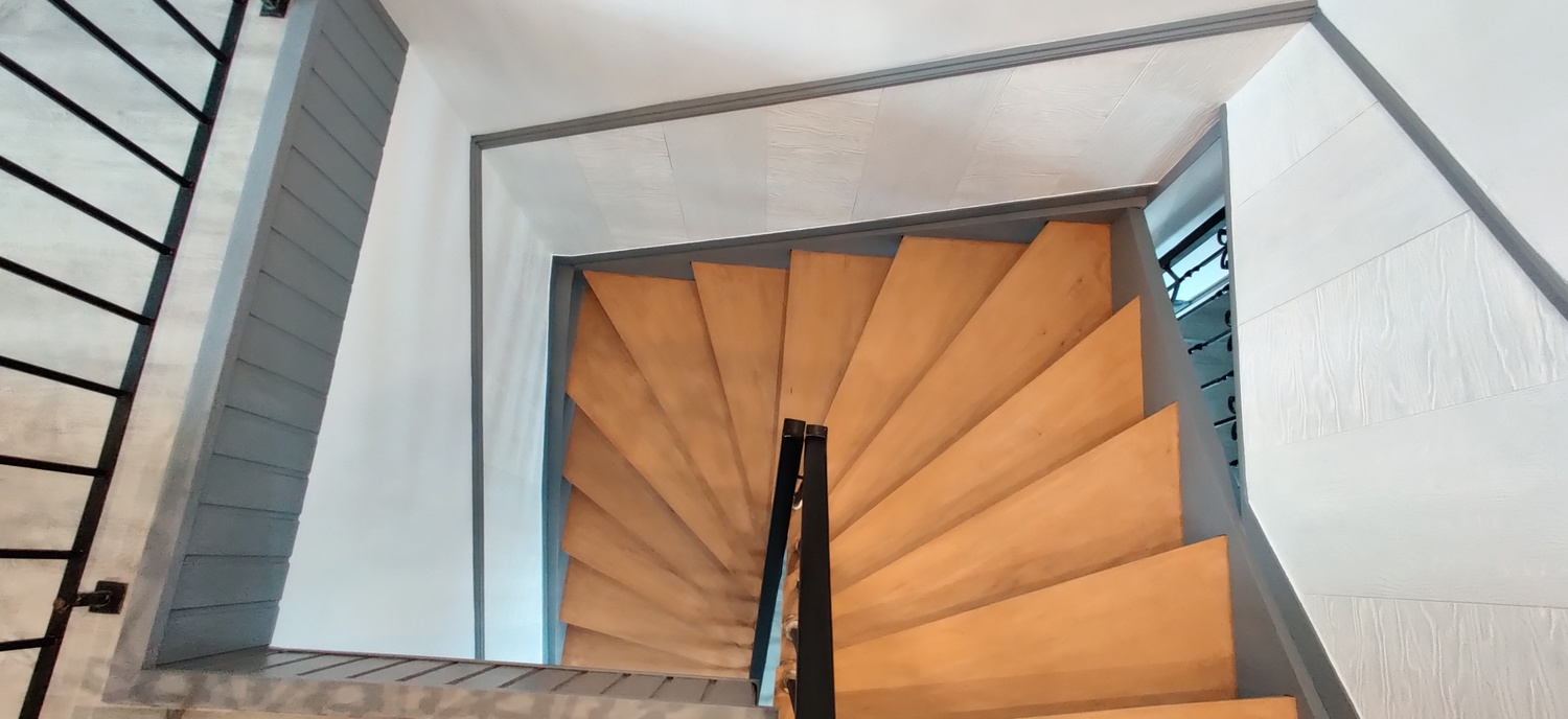 DG Treppe zum 1.OB.jpg