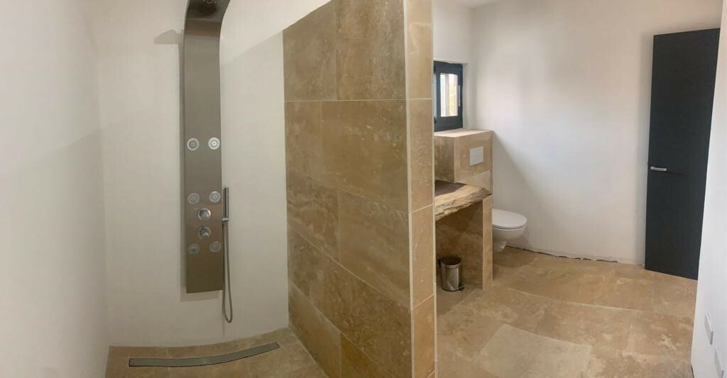 1e badkamer bij hoofdslaapkamer.jpg