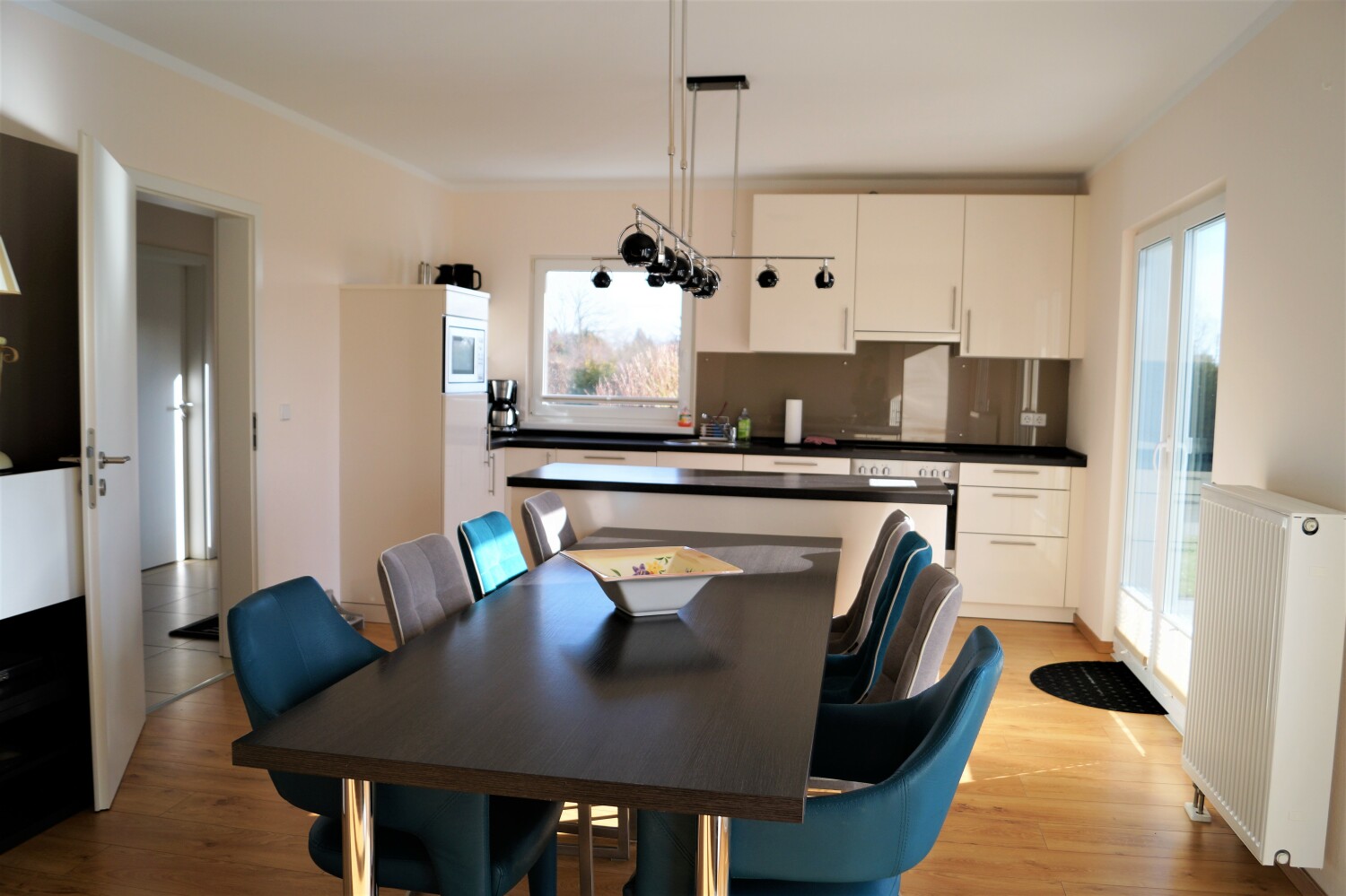 Küche und Esstisch_final.jpg