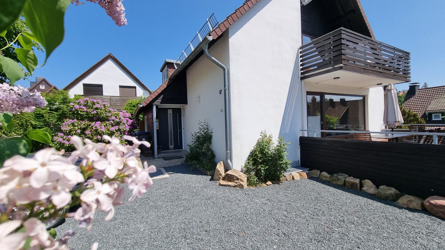 Einfahrt seitliche Ansicht.jpg