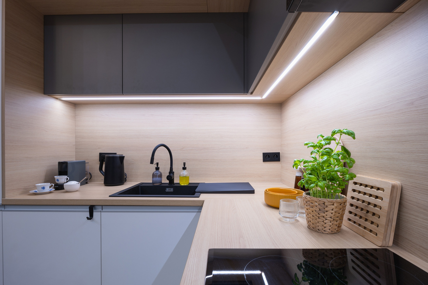 przestronna kuchnia w mieszkaniu na wynajem Łódź.jpg