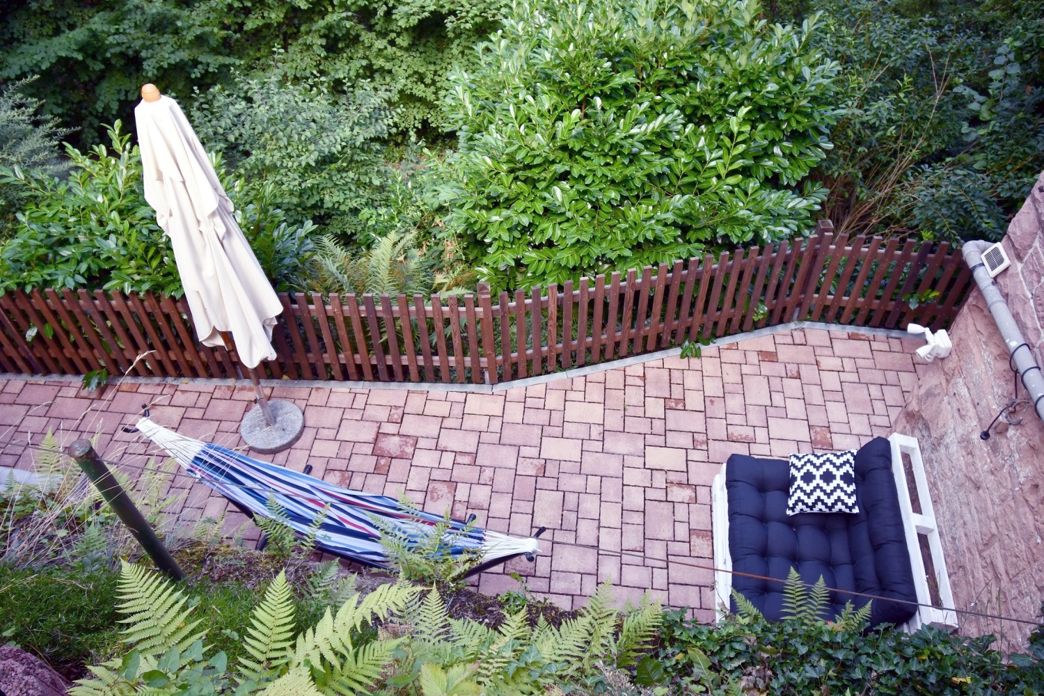 Außen Terrasse unten (2).jpg