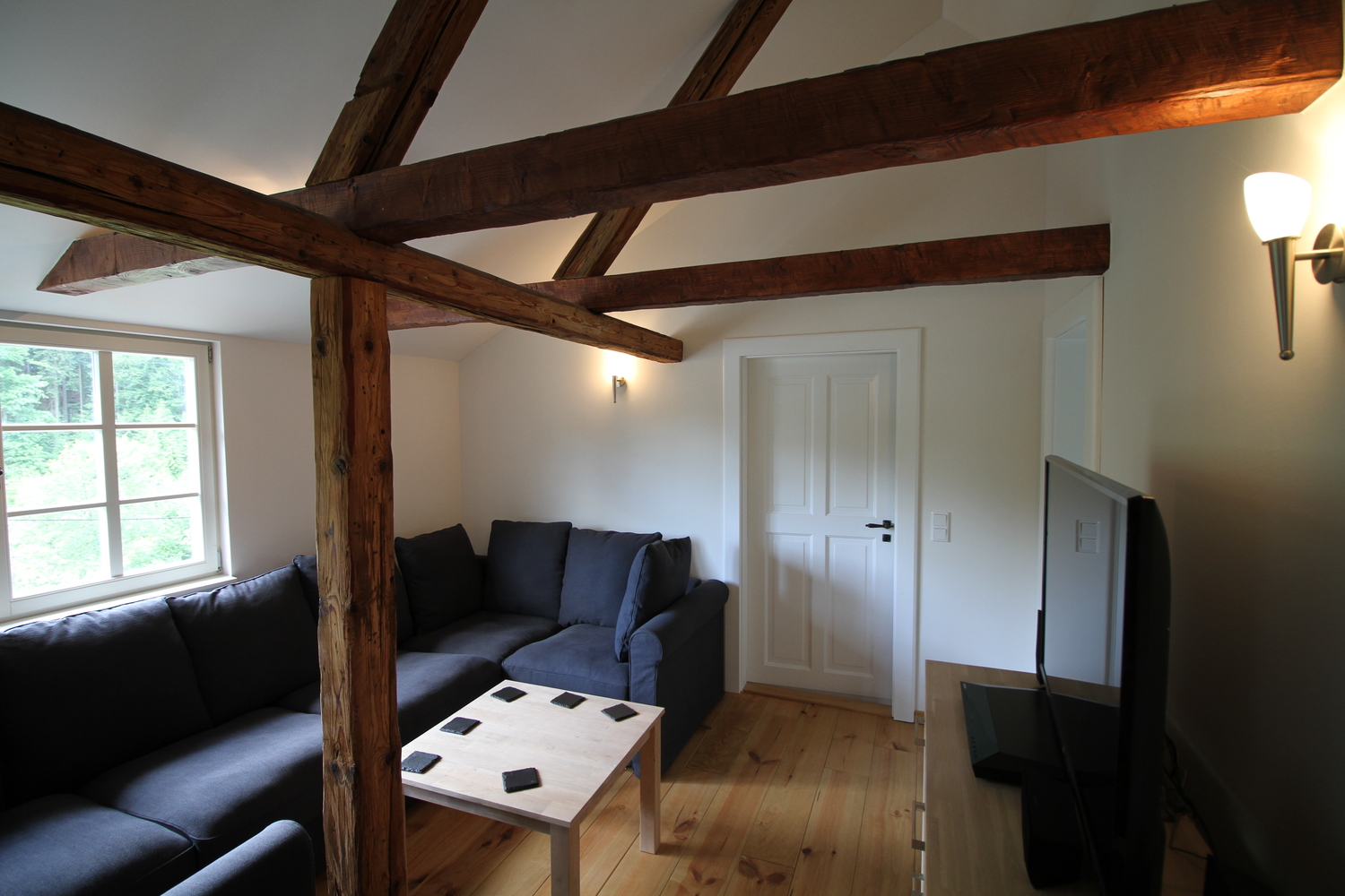 Die zweite Sitzecke Richtung das erste Schlafzimmer 2019_06_08_1096.JPG