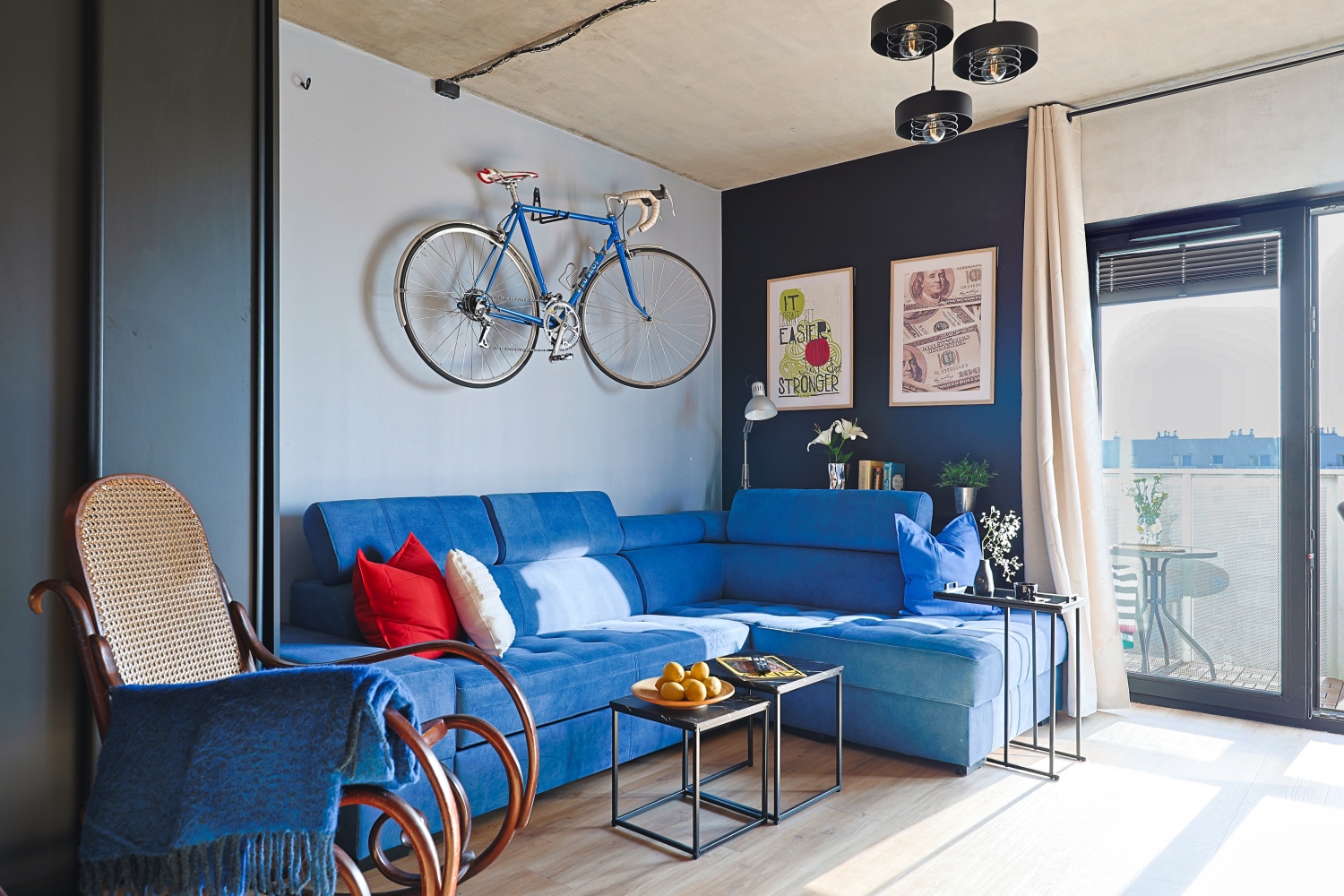 widok na balkon z mieszkania twój gospodarz łódź booking airbnb.jpg