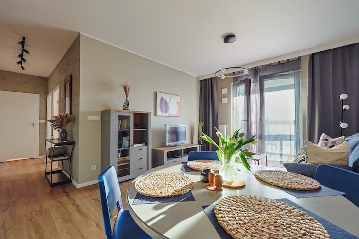 widok na salon inna perspektywa.jpg